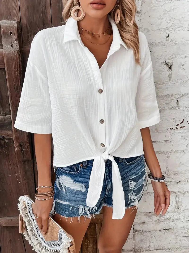 Céline Sol Bluse – sanfter Glanz &amp; plissierter Ausschnitt